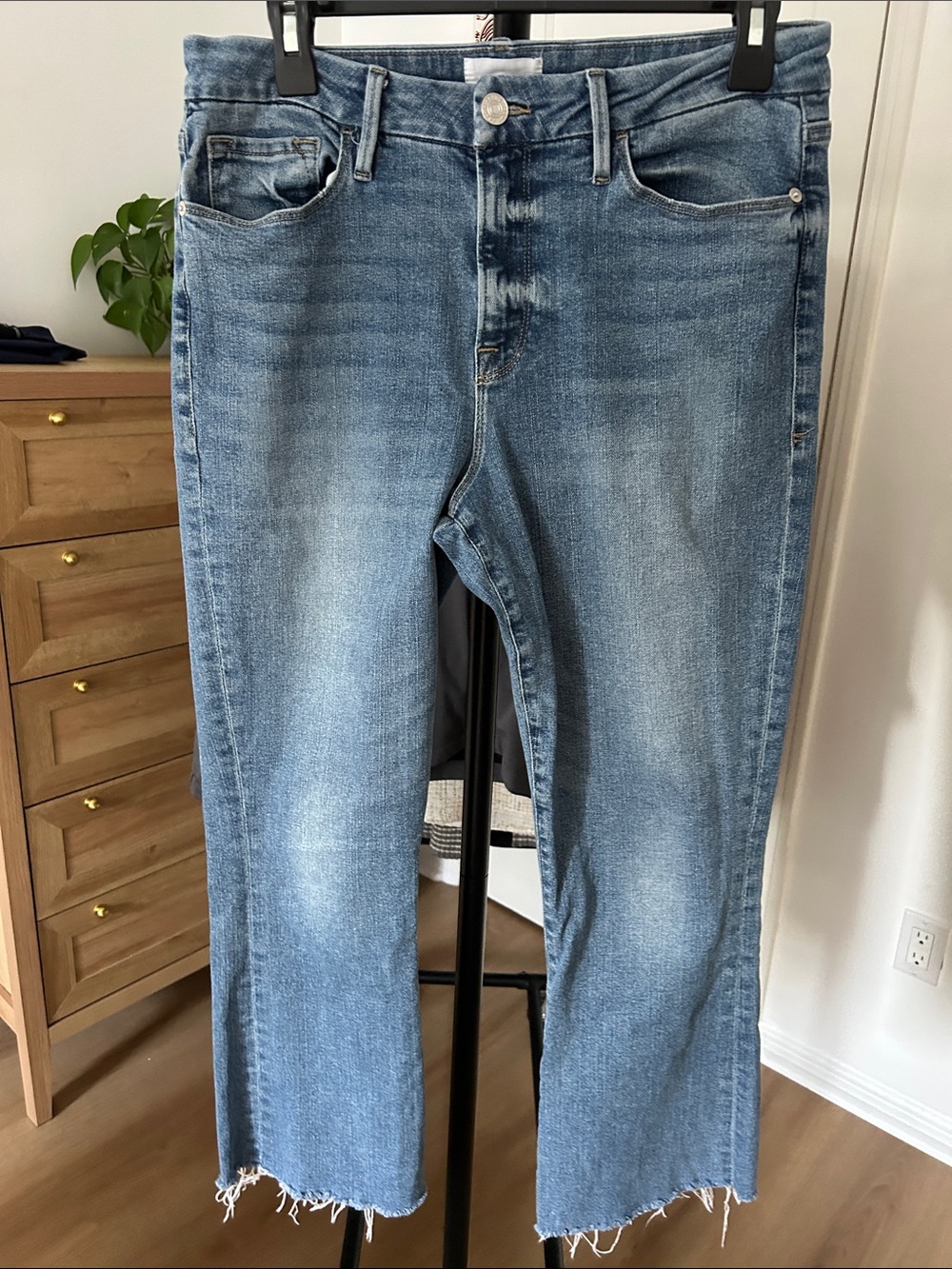 FRAME Le Crop Mini Boot. Size 31. 25” inseam. Distressed bottom hem.